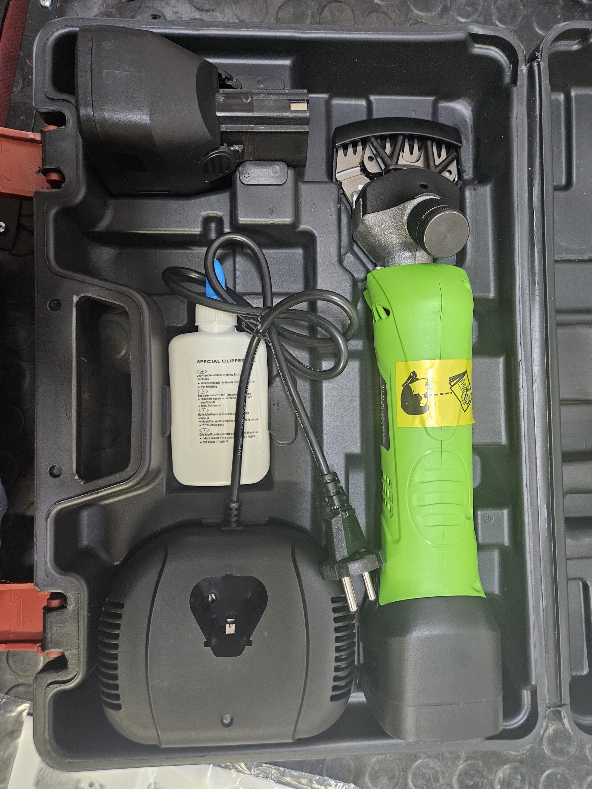 Cordless clipper for alpaca sheep